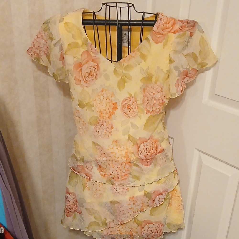 K & Company Beautiful Blouse And Skirt